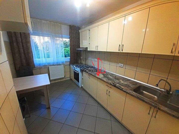 Basarabia, Chisinau apartament 3 camere, et. 2, 74mp, 2 bai, renovat