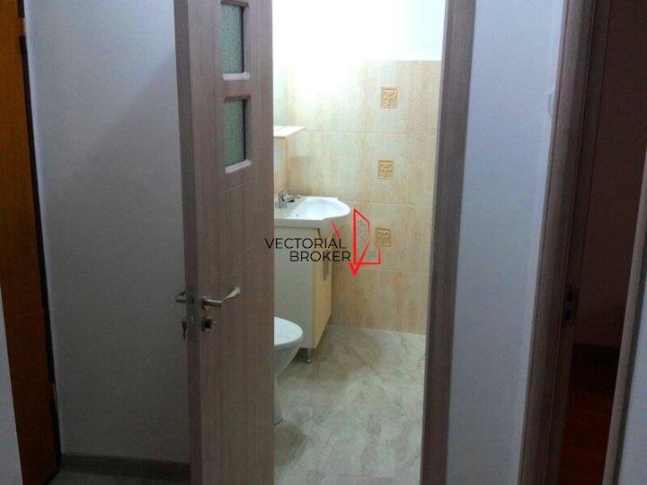 Basarabia, Chisinau apartament 3 camere, et. 2, 74mp, 2 bai, renovat