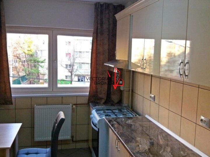 Basarabia, Chisinau apartament 3 camere, et. 2, 74mp, 2 bai, renovat