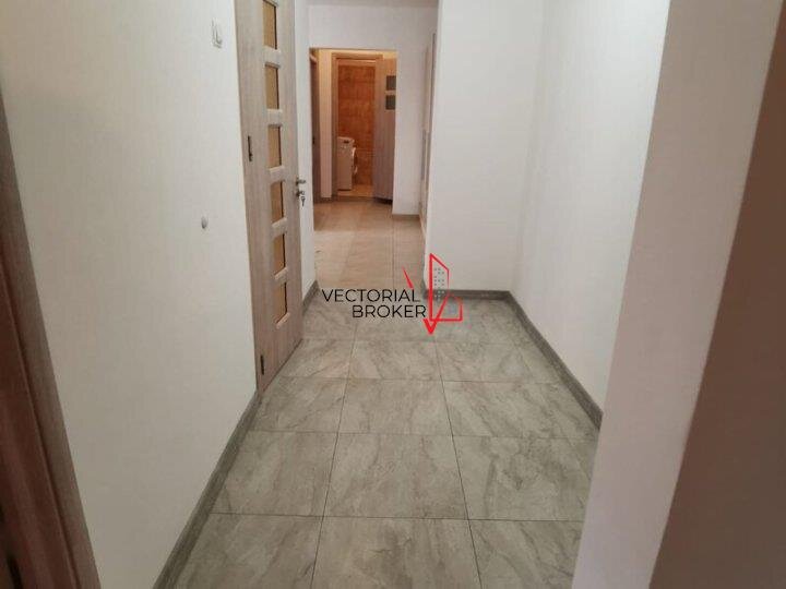 Basarabia, Chisinau apartament 3 camere, et. 2, 74mp, 2 bai, renovat